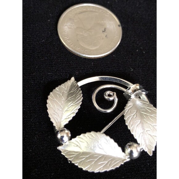 Vintage Signed Charles Reis CR Co 12k White Gold Filled Circle Leaf Brooch Pin - Picture 6 of 6